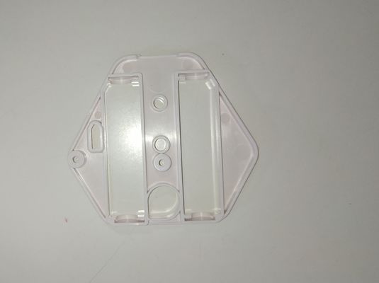ABS射出成形の装飾的なプラスチック部品を切り分けるレーザー