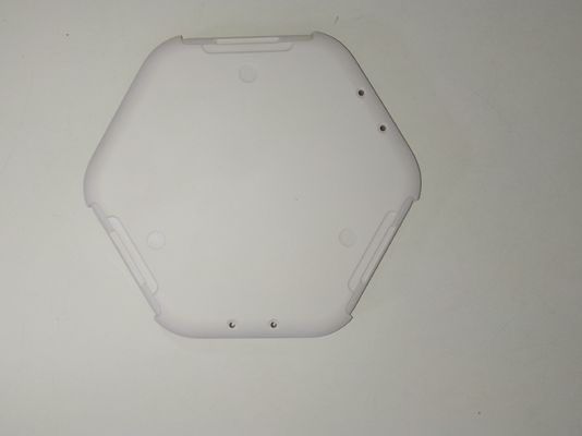 ABS射出成形の装飾的なプラスチック部品を切り分けるレーザー