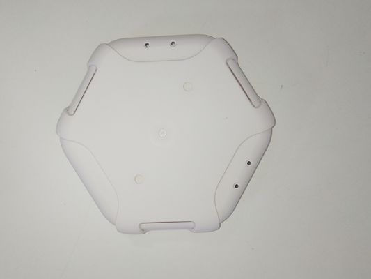 ABS射出成形の装飾的なプラスチック部品を切り分けるレーザー