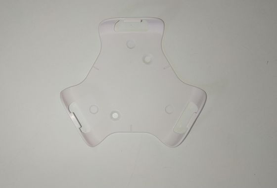 ABS射出成形の装飾的なプラスチック部品を切り分けるレーザー