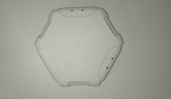 ABS射出成形の装飾的なプラスチック部品を切り分けるレーザー