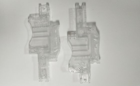 注入によって形成される部品のプラスチック注入型HRC 32を切り分けるレーザー