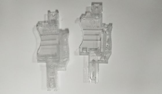 注入によって形成される部品のプラスチック注入型HRC 32を切り分けるレーザー