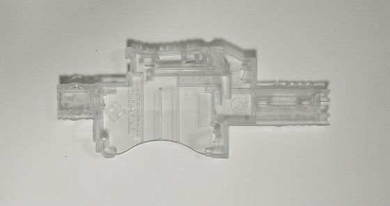 注入によって形成される部品のプラスチック注入型HRC 32を切り分けるレーザー