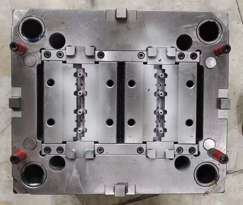 H13 P12 1.2378の習慣プラスチック形成サービス精密射出成形500Kの打撃
