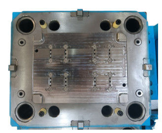 高精度の鋳造物2Kの注入型EDMを光沢のある回すCNC