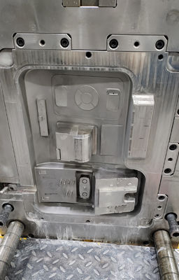 滑らかな表面仕上げの注射鋳造ソリューションでプラスチック製造が容易になりました